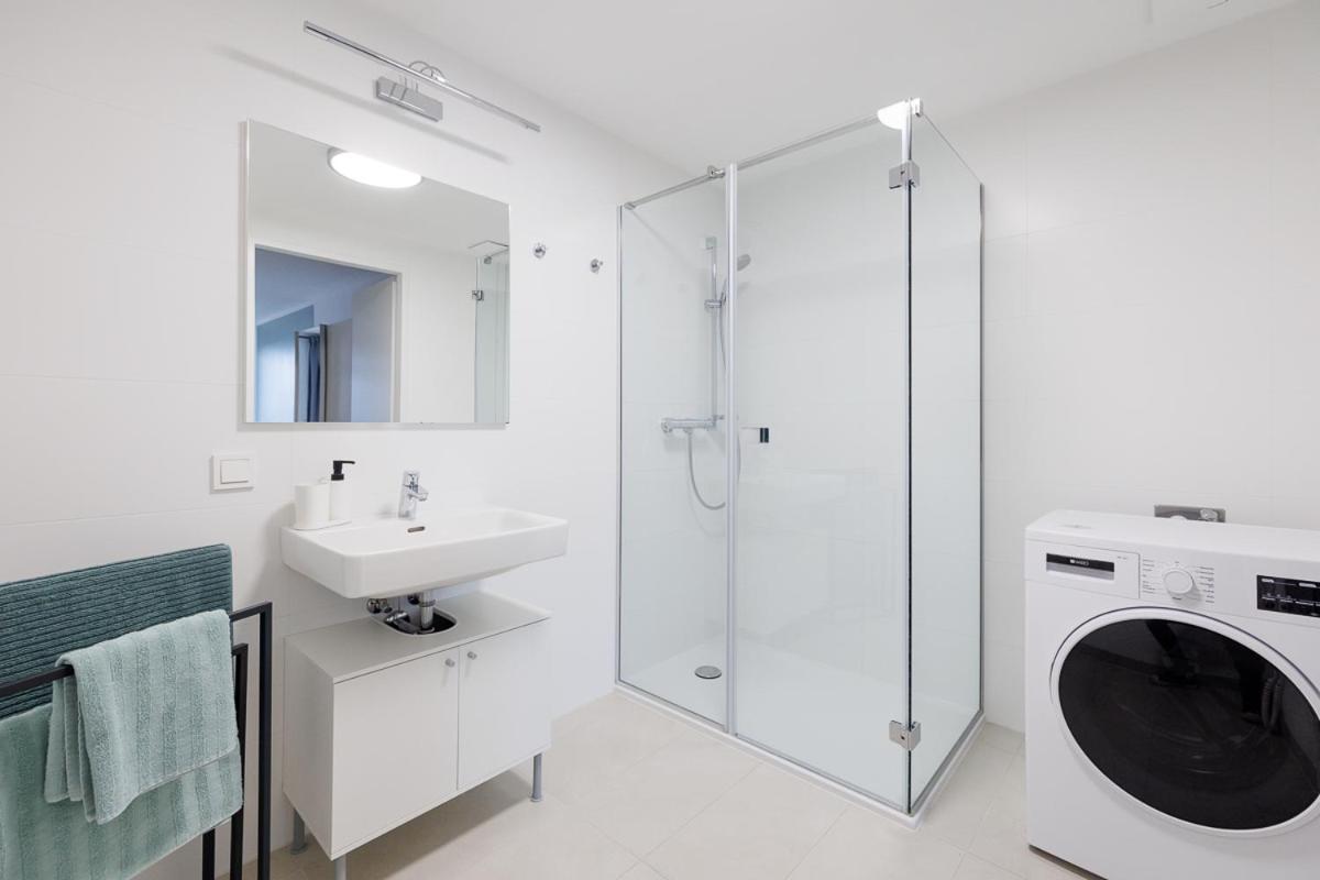 Lovely Apartment In Marina Tower - 10Min To City Center Viena Exterior foto
